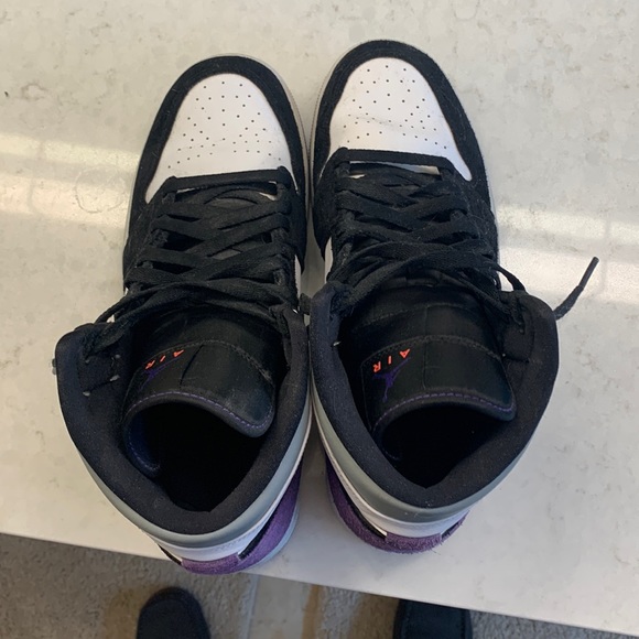 Air Jordan 1 mid top men’s size 11 purple/black - Picture 3 of 8